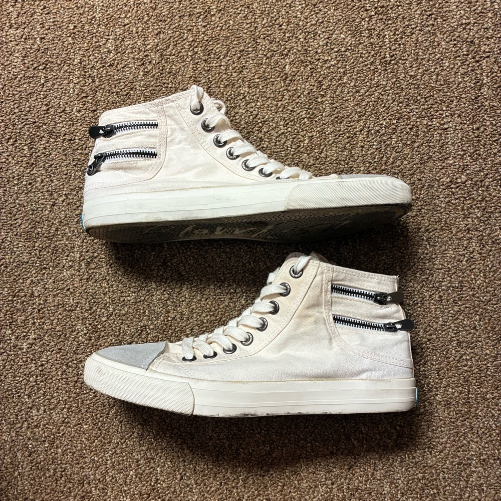 High-Top White Sneakers with Zipper Accents